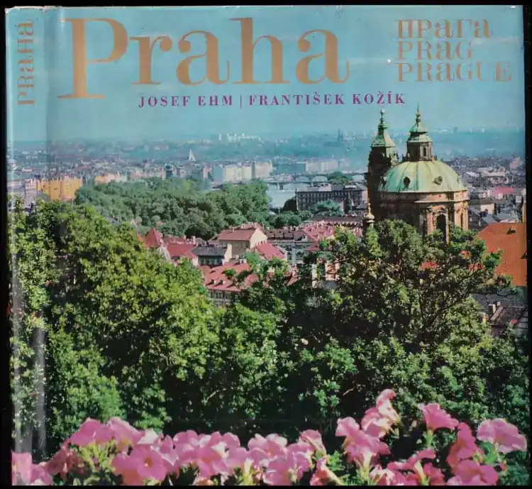 Praha v 80 barevných fotografiích Levný
